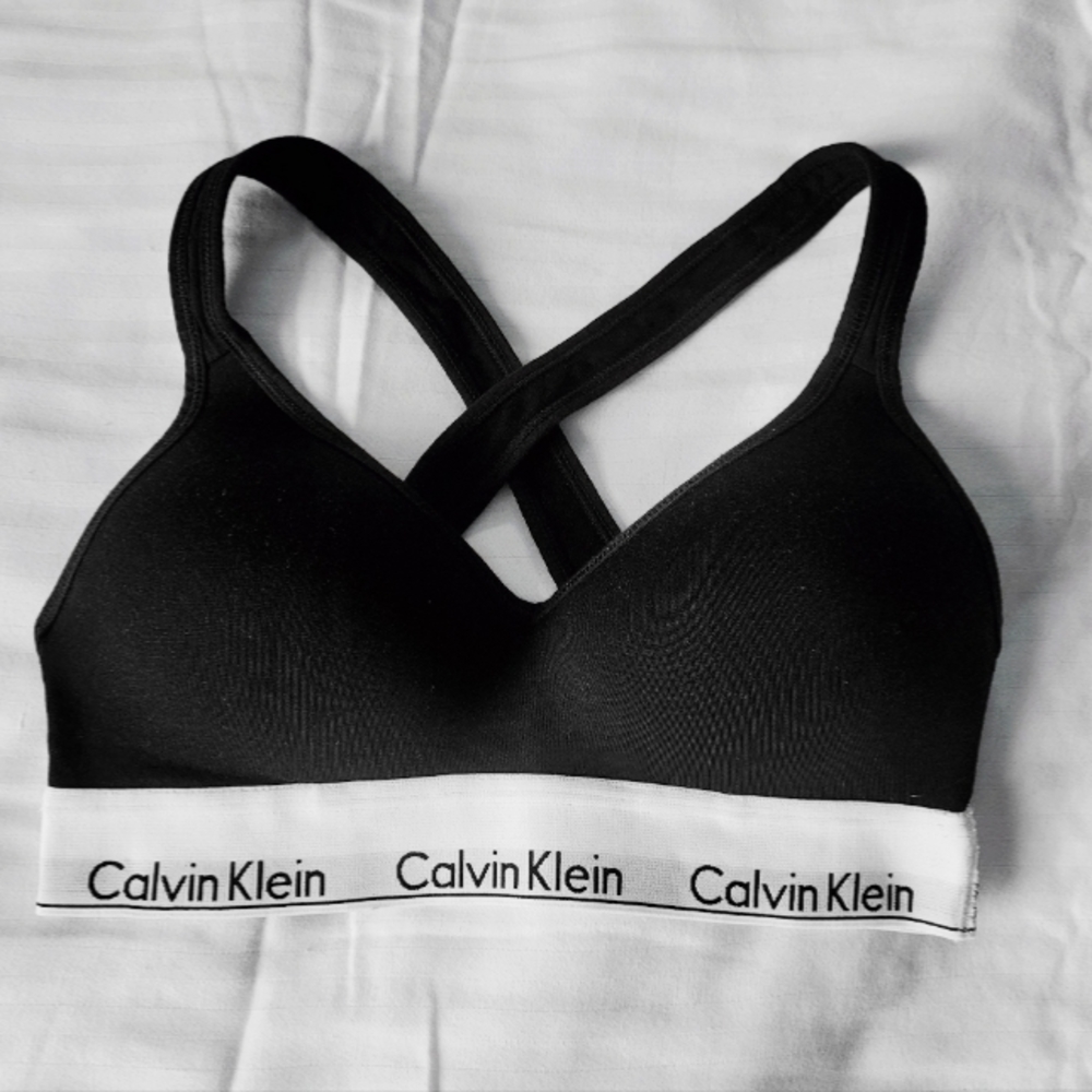 Calvin Klein Black & White Push up Sports Bra (Size Small)